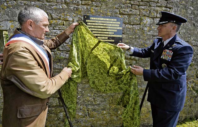 Photo by Staff Sgt. Sara KellerU.S. Air Force Brig. Gen. Patrick X. Mordente (right), 86th Airlift Wing commander, unveils a plaque with the mayor of Coigny June 7 at Franquetot Castle.