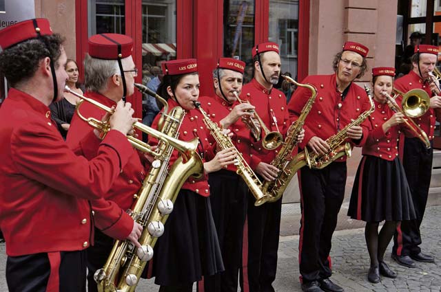 Courtesy photosLes Grooms entertains guests throughout the City of Kaiserslautern during the festival today to Sunday.