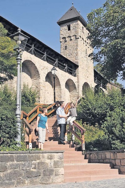 Kirchheimbolanden surrounded by a town wall with town gates and towers celebrates its “summer fest in the little residence” Saturday and Sunday.