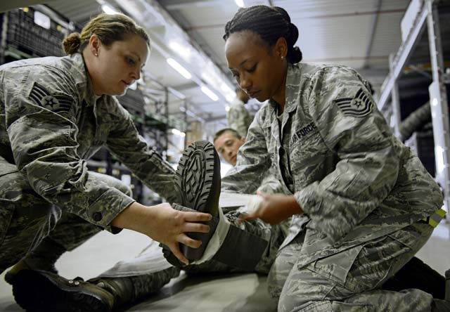 Staff Sgt. Lacy Owens, 86th Medical Operations Squadron medical technician, helps Tech. Sgt. Ambree Evans, 86th Aerospace Medical Squadron bioenvironmental technician, wrap a splint during a self-aid and buddy care rodeo July 10 on Ramstein.