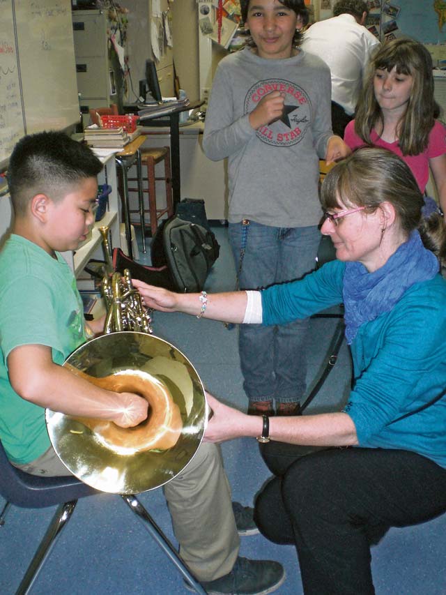 Uta Rommel-Hentschel from the Kaiserslautern Orchestra allowed Nathan Acasio from Sharon Emerling’s fifth-grade class to get familiar with the French horn. David Handley (left) and Sarah Stark (right) are waiting their turn.