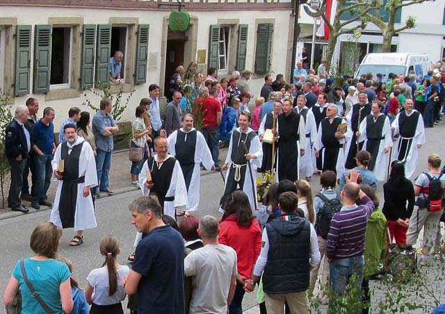 The fest parade displays the town’s history starting 1 p.m. Sunday.