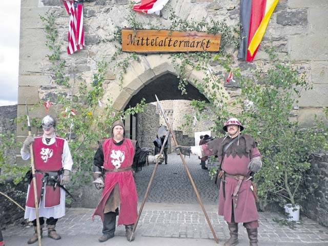 Castle near Kusel holds medieval market