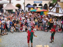 Courtesy photos
Jugglers, magicians and musicians perform during the annual Richard Lionheart fest today to Sunday in Annweiler.