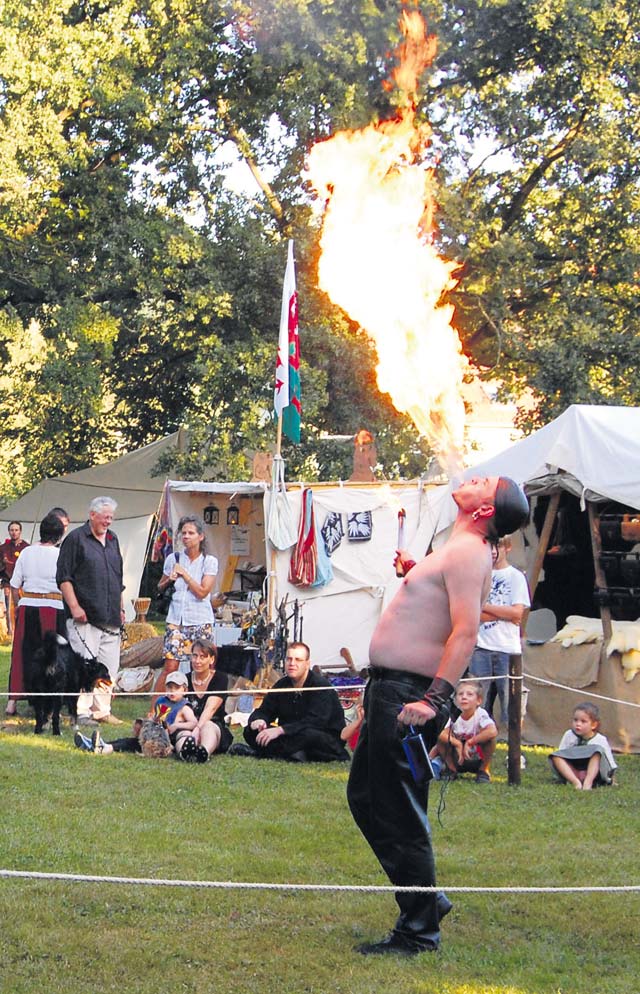 Fire-eaters, jugglers and musicians will perform at the medieval market in Matzenbach Saturday and Sunday.