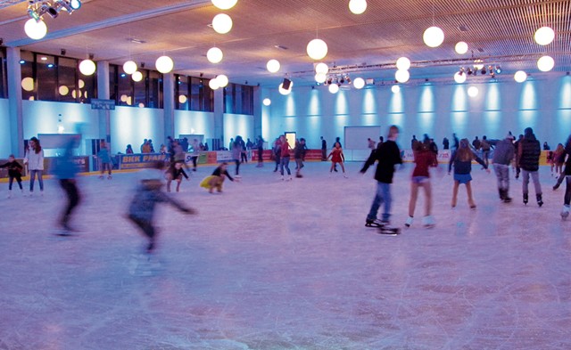 Photos courtesy of the City of Kaiserslautern The ice skating rink in the event hall of Kaiserslautern’s Gartenschau offers ice skating fun today through Feb. 14.