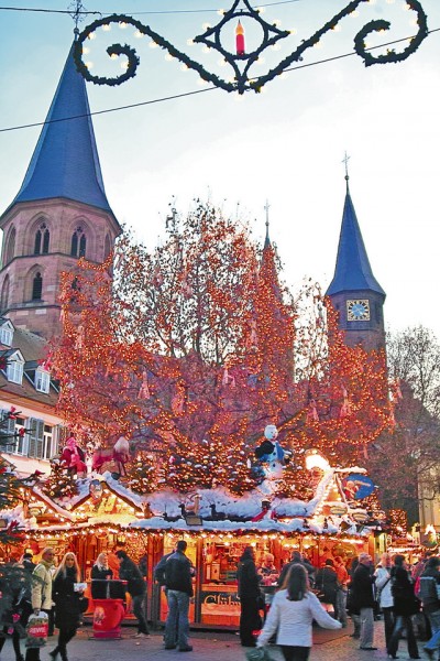 Photos courtesy of the City of Kaiserslautern The Christmas market set up in front of Stiftskirche in Kaiserslautern offers many food specialties and the traditional gluehwein.