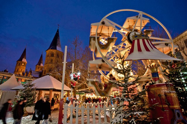 The Kaiserslautern Christmas market presents a nostalgic Ferris wheel next to Stiftskirche through Dec. 23.