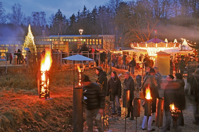 The Christmas market in the forest next to the House of Sustainability in Trippstadt provides a unique holiday atmosphere with open camp fires.