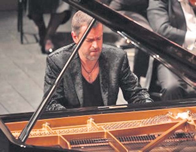 Photo by Alfred Rocha Pianist performs Award-winning pianist Arturo Pizarro presents works by Robert Schumann, Frederic Chopin and Sergej Wassiljewitsch Rachmaninow at 8 p.m. Thursday in Kaiserslautern’s concert hall, Fruchthalle. Tickets range from €14 to €24 and are available in the Tourist Information Office, phone 0631-365-2316. For more information, visit wwww.fruchthalle.de.