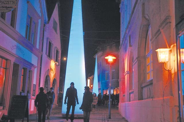 Light cones lure visitors to the shopping night 7 to 11 p.m. Saturday in Bad Duerkheim.
