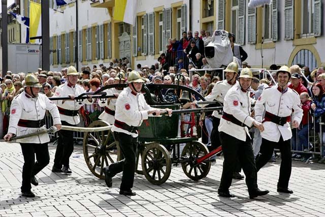 Courtesy photo Numerous walking groups, floats and music bands take part in the Rheinland-Pfalz State Fair parade starting at 1 p.m. June 5 in Alzey.