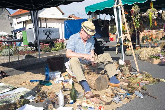 Courtesy photos Crafters show off their skills during the farmers and arts and crafts market Sunday in Berglangenbach.