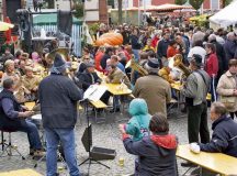 Photos by Stefan Layes
Musicians entertain visitors in the streets during last year’s farmers market in Ramstein-Miesenbach.