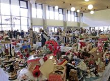 The Pfennig Bazaar offers many stands and tables with a variety of merchandise March 6 to 8 in the event hall of the Kaiserslautern Gartenschau. Photo by Petra Lessoing