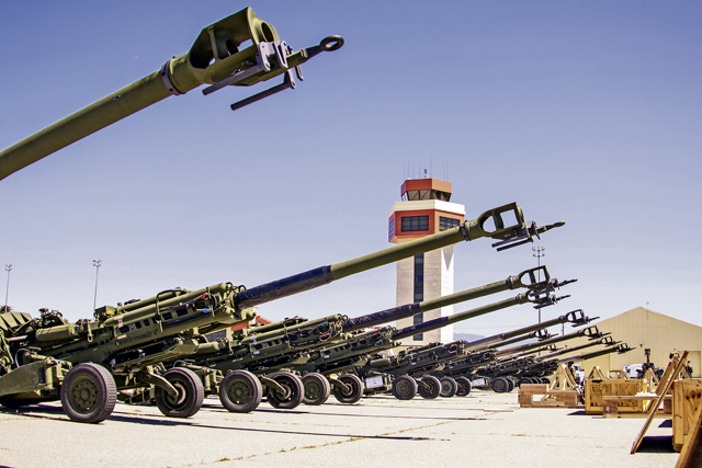 Howitzers proving very effective against Russians, DOD official says