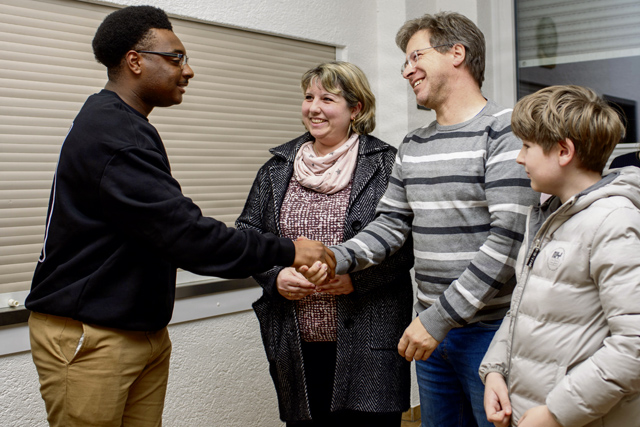 USAG Rheinland-Pfalz’s Operation Good Cheer initiative connects Soldiers with German families for Christmas